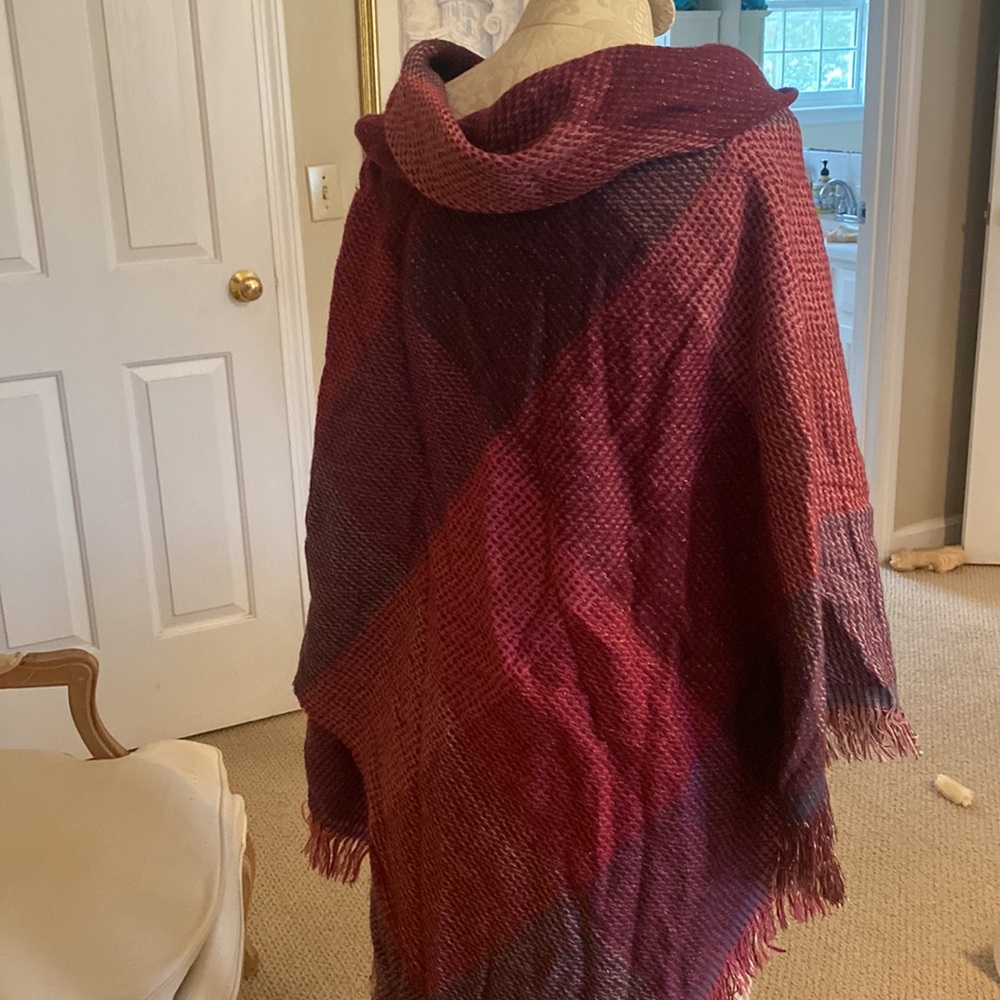Poncho - Picture 4 of 4